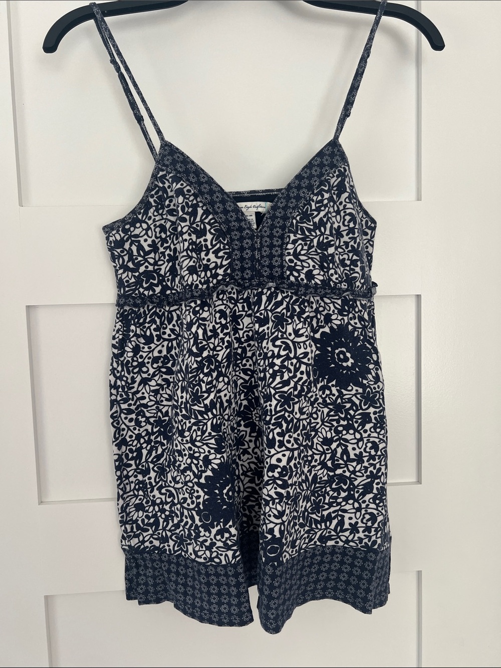 Vintage Y2K American Eagle Outfitters Navy and White Floral Tank